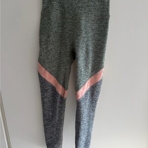 Beyond Yoga Girls' Heather Gray Leggings with Pink Chevron